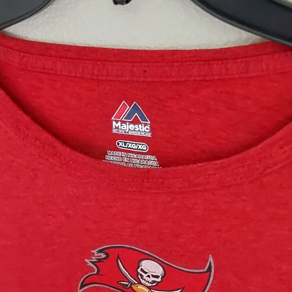 TAMPA BAY BUCCANEERS CUTOUT LETTERING MAJESTIC T SHIRT SIZE XL - Picture 3 of 6